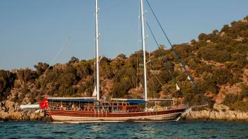 8 kabinli Fethiye mavi yolculuk teknesi Gulet Tarkan 5