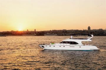 20 person Bosphorus cruise boat Su A