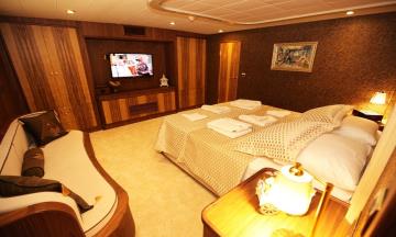 4 cabins Simay F motor yacht for rent in Fethiye