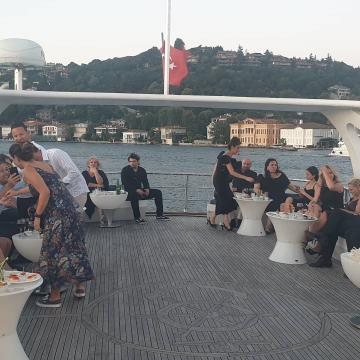 42 kişilik İstanbul Boğazı kiralık yat Olimbera teknesi