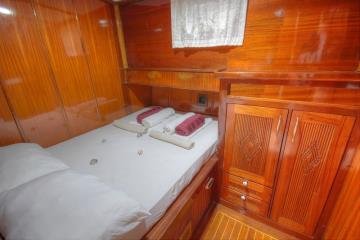 3 kabinli Göcek mavi yolculuk teknesi Gulet Akar H