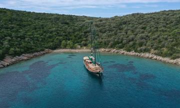 4 kabinli Bodrum mavi yolculuk teknesi Gulet Ros Mare