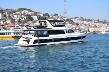 17 person Bosphorus cruise boat River