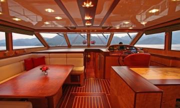 4 kabinli Göcek mavi yolculuk teknesi Gulet Serenity 86