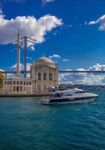 12 kişilik İstanbul Boğazı kiralık yat Kaderim 5 teknesi