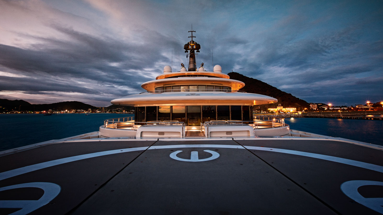 super yacht eclipse position